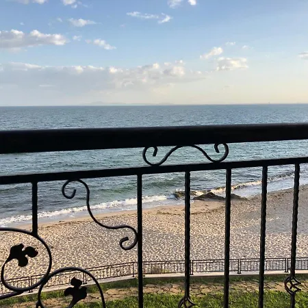 Apartment Akrotiria *